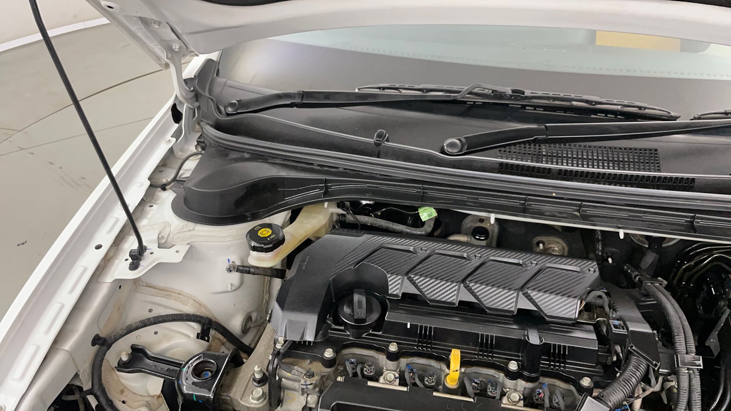 Used 2024 Hyundai Verna SX 1.5 Petrol MT Petrol Manual engine ENGINE RIGHT SIDE HINGE & APRON VIEW