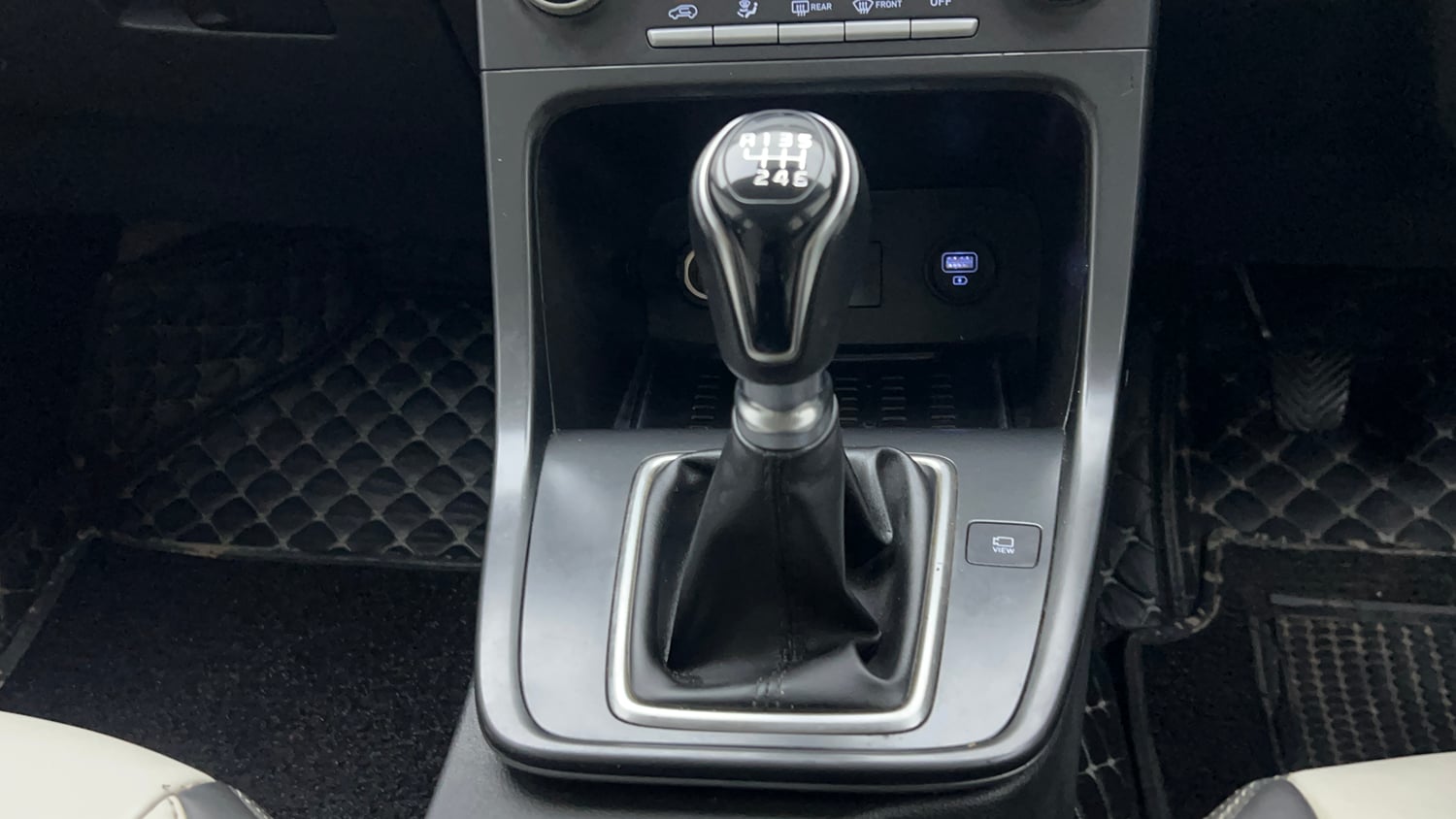Used 2023 Hyundai Creta SX 1.5 Petrol Petrol Manual interior GEAR  KNOB VIEW