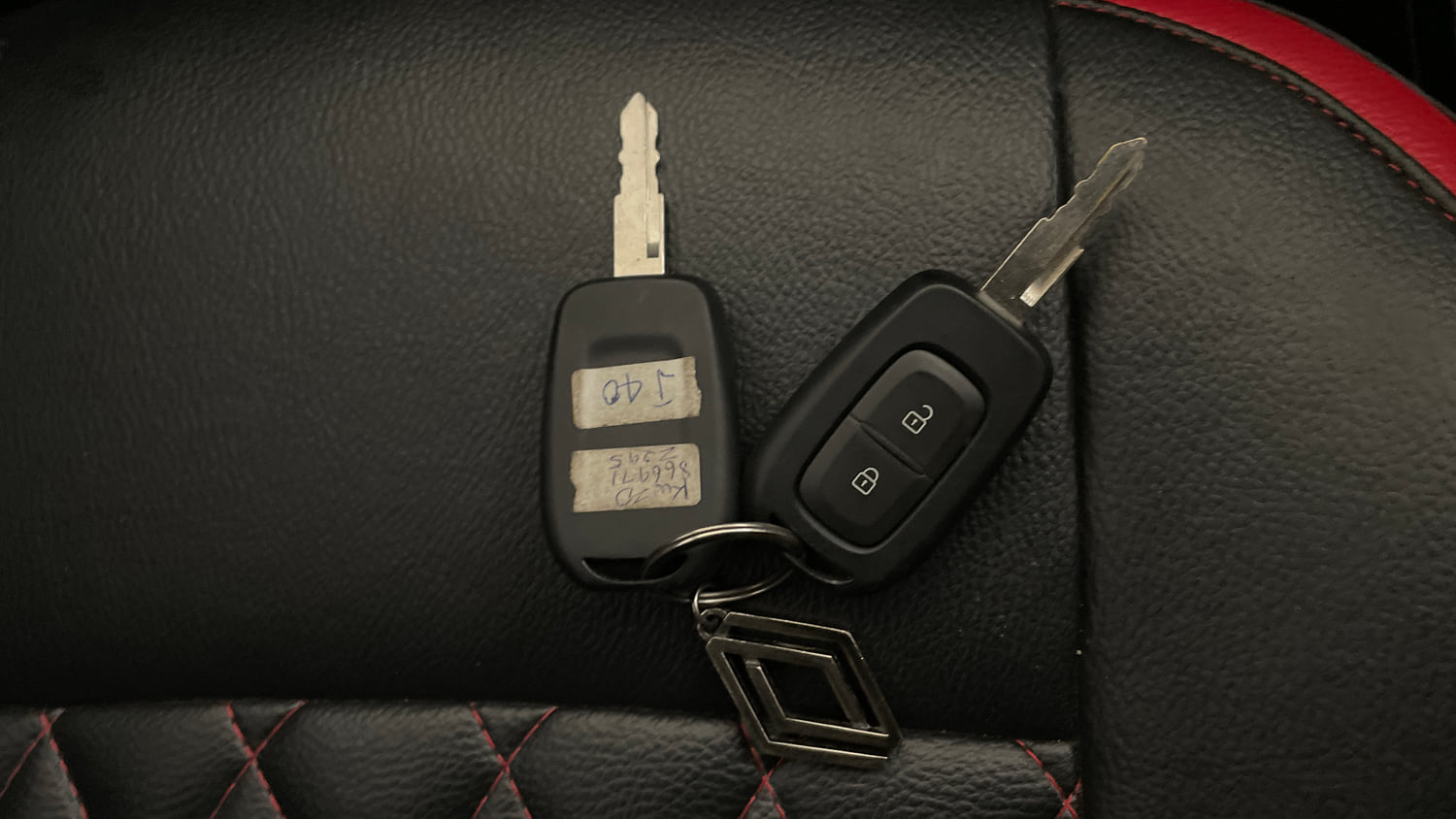 Used 2025 Renault Kwid RXT 1.0L AMT Petrol Automatic extra CAR KEY VIEW