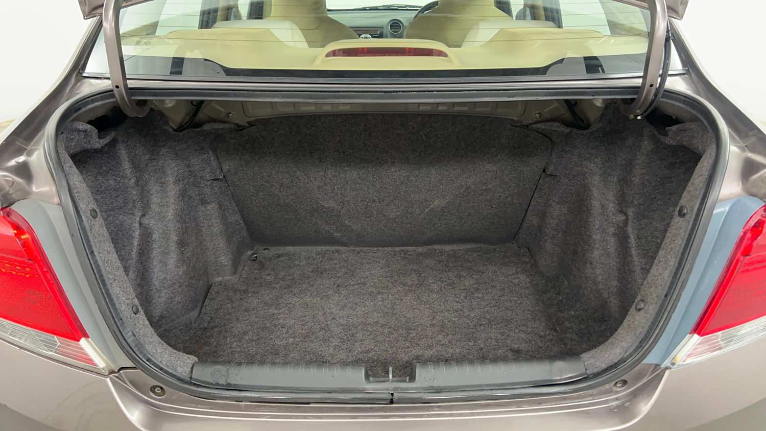 Used 2015 Honda Amaze 1.2 VX i-VTEC Petrol Manual interior DICKY INSIDE VIEW