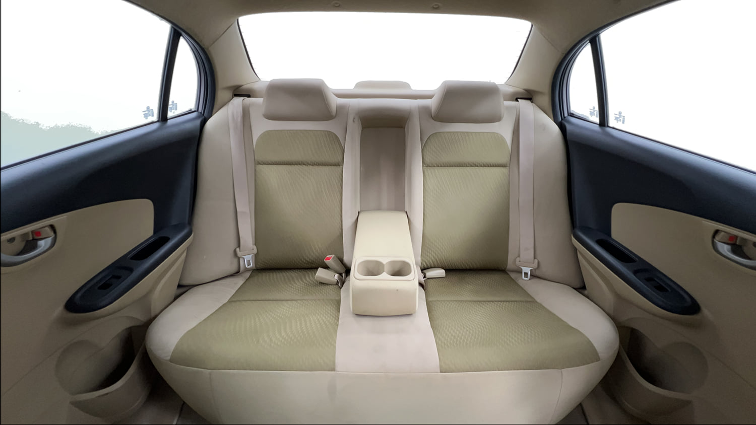 Used 2015 Honda Amaze 1.2 VX i-VTEC Petrol Manual interior REAR SEAT CONDITION VIEW