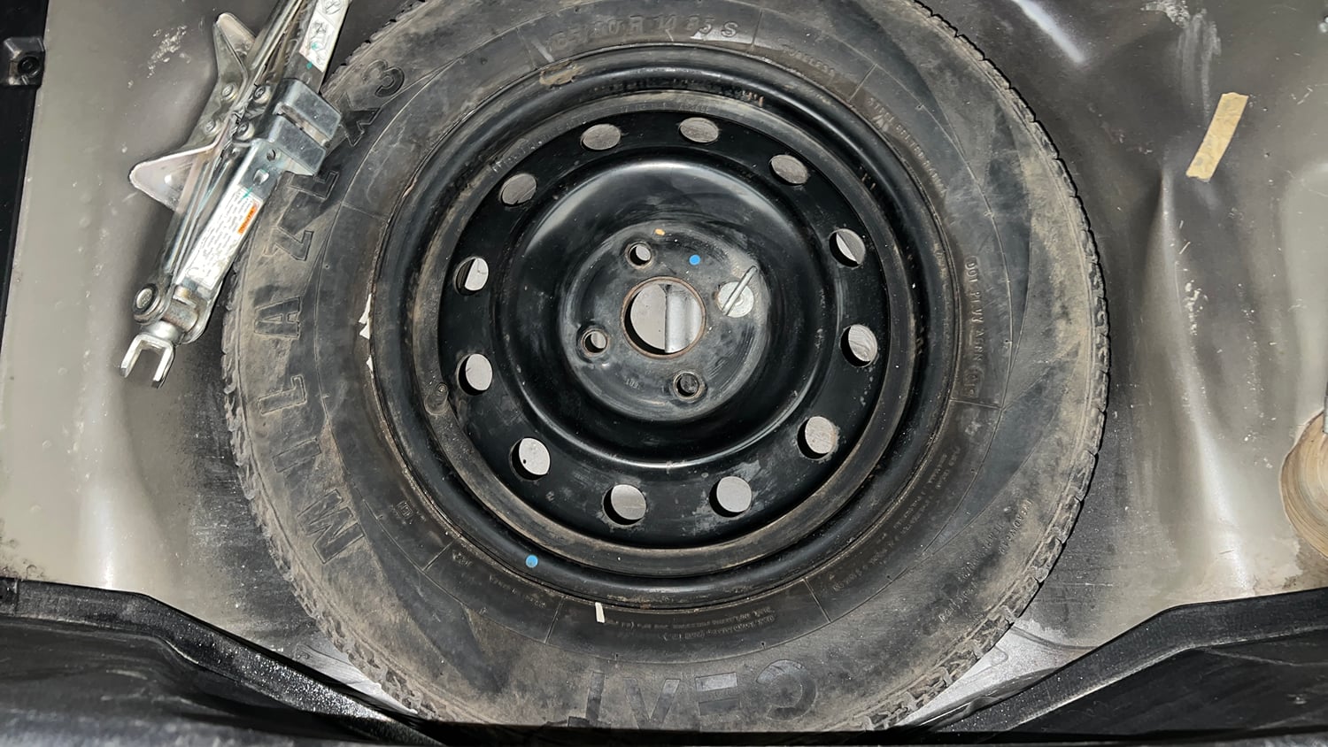 Used 2017 Maruti Suzuki Swift VXi Petrol Manual tyres SPARE TYRE VIEW