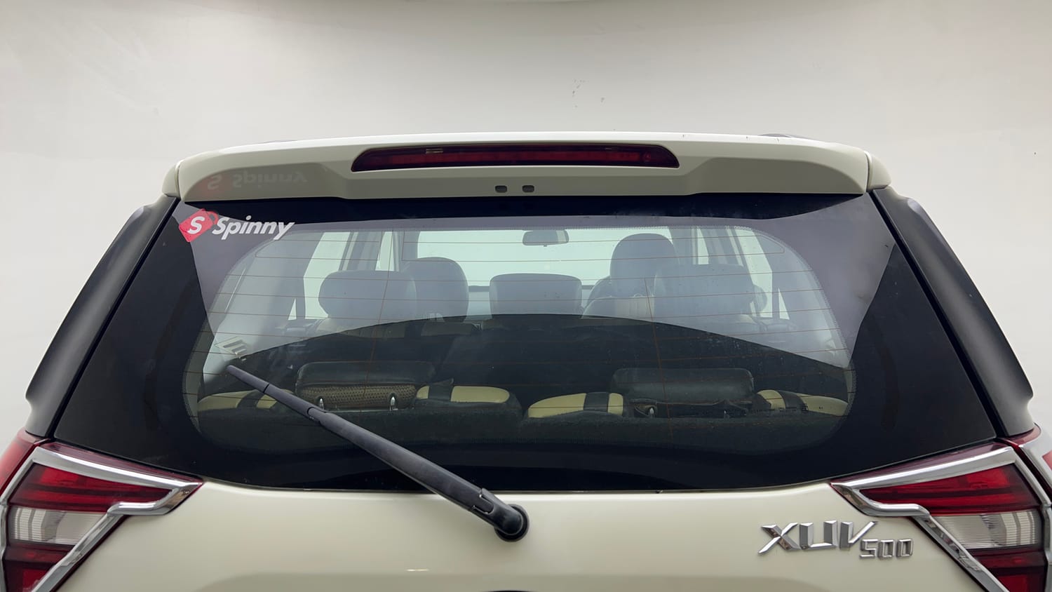 Used 2019 Mahindra XUV500 W9 Diesel Manual exterior BACK WINDSHIELD VIEW