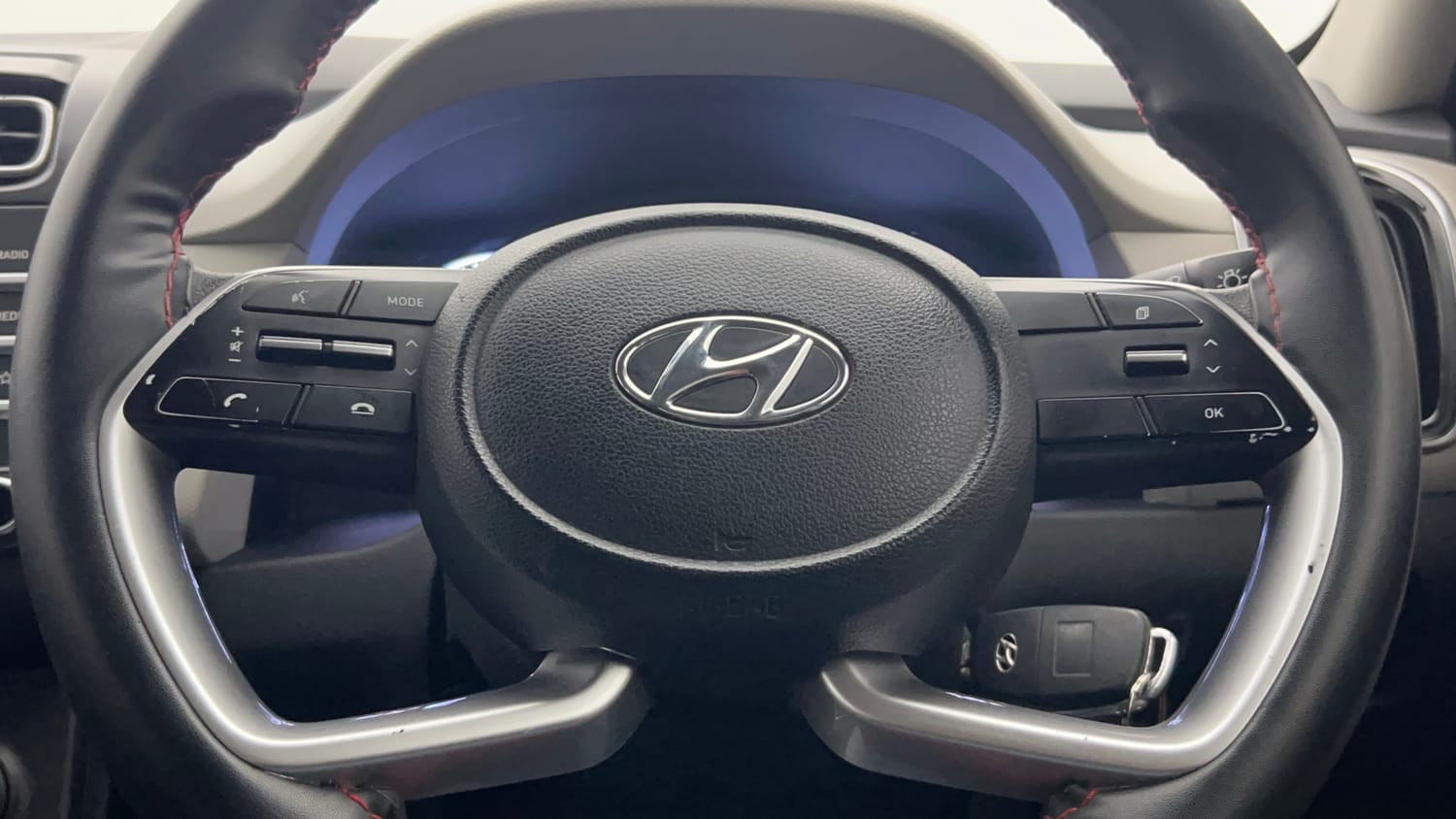 Used 2022 Hyundai Creta EX 1.5 Petrol Petrol Manual top_features Steering mounted controls