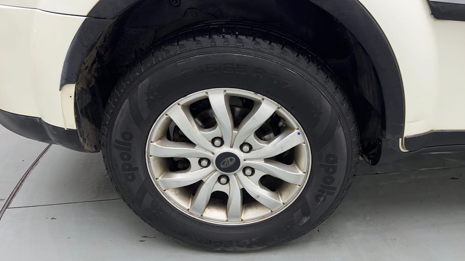 Used 2019 Mahindra XUV500 W9 Diesel Manual tyres RIGHT REAR TYRE RIM VIEW