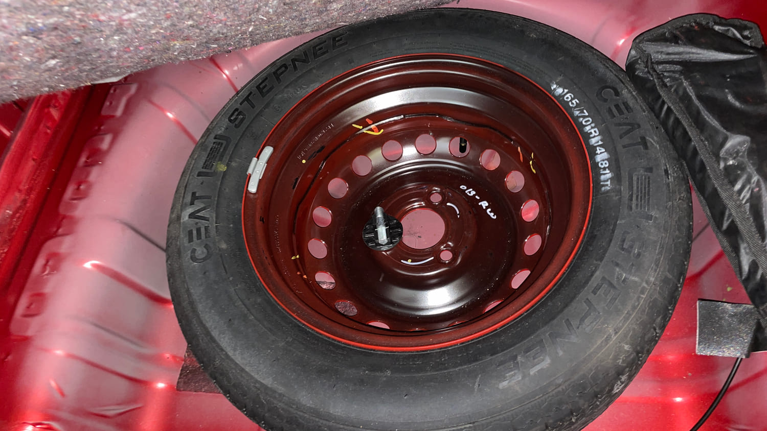 Used 2025 Renault Kwid RXT 1.0L AMT Petrol Automatic tyres SPARE TYRE VIEW
