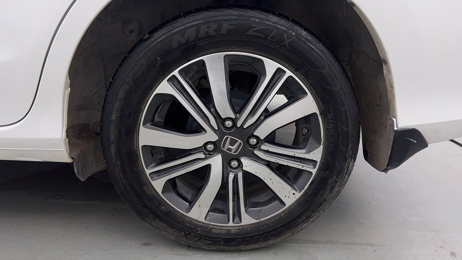 Used 2024 Honda Amaze VX 1.2 Petrol CVT Petrol Automatic tyres LEFT REAR TYRE RIM VIEW
