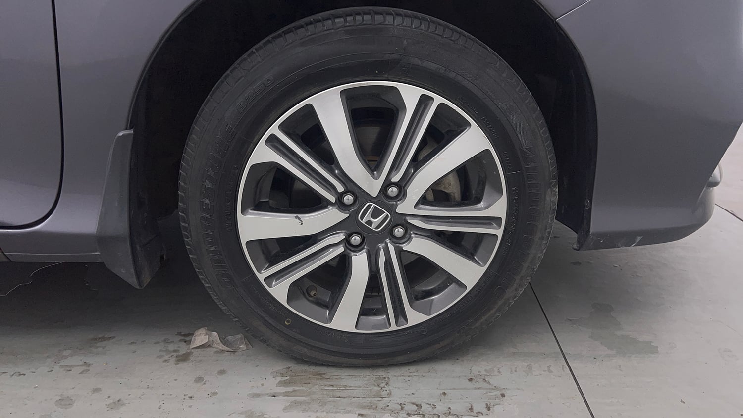 Used 2022 Honda City 4th Generation V Petrol Petrol Manual tyres RIGHT FRONT TYRE RIM VIEW
