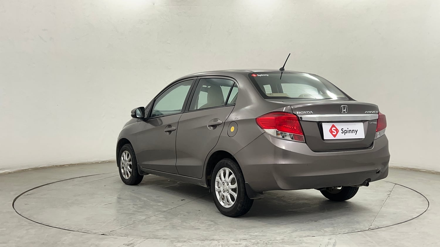 Used 2015 Honda Amaze 1.2 VX i-VTEC Petrol Manual exterior LEFT REAR CORNER VIEW