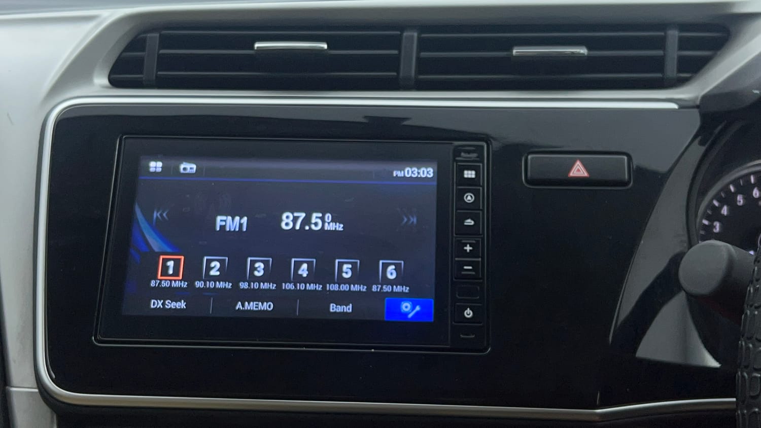 Used 2022 Honda City 4th Generation V Petrol Petrol Manual top_features Touch screen infotainment system