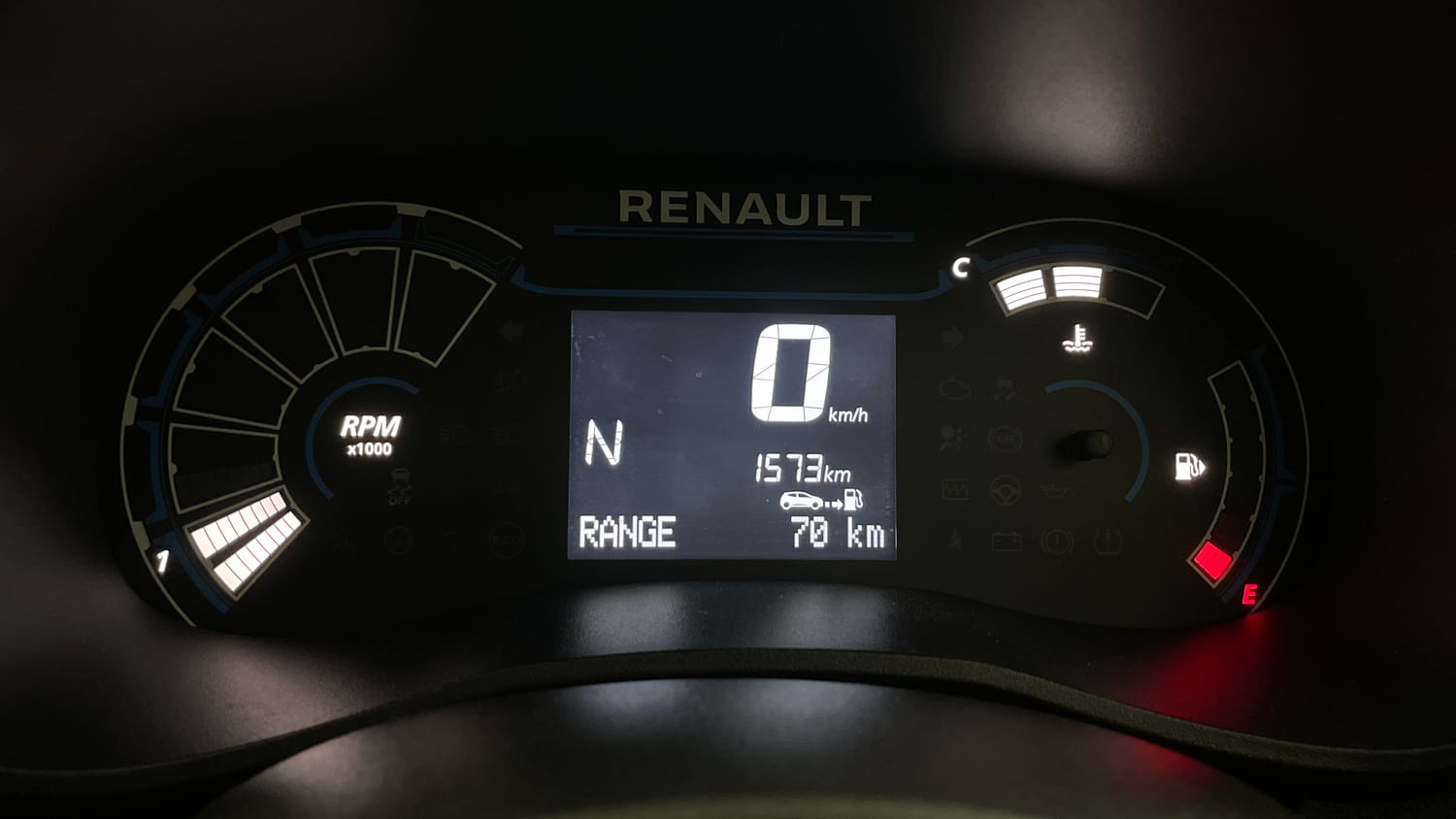 Used 2025 Renault Kwid RXT 1.0L AMT Petrol Automatic interior CLUSTERMETER VIEW