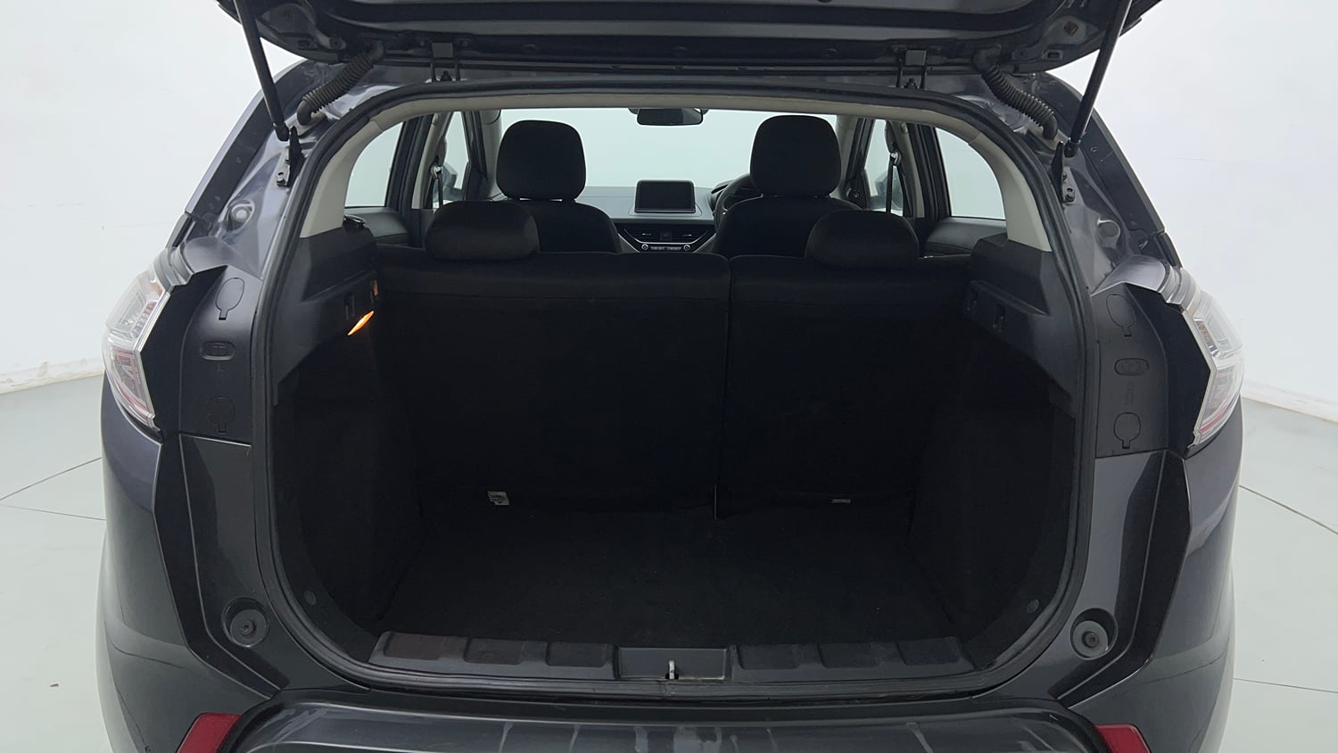 Used 2017 Tata Nexon XZ Plus Petrol Manual interior DICKY INSIDE VIEW