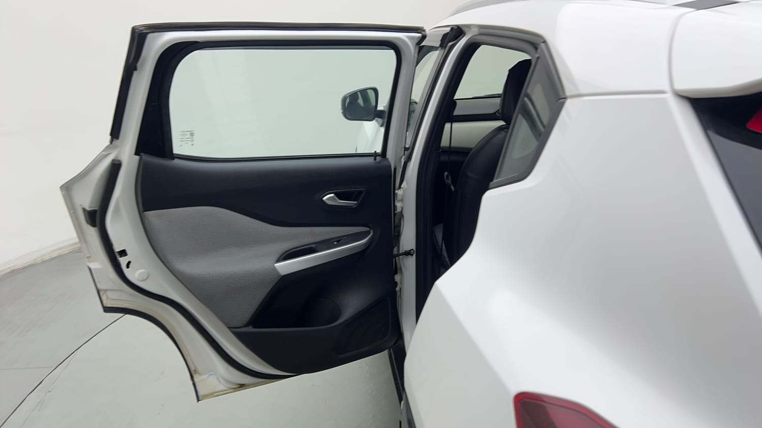 2022 Nissan Magnite XV Executive-22