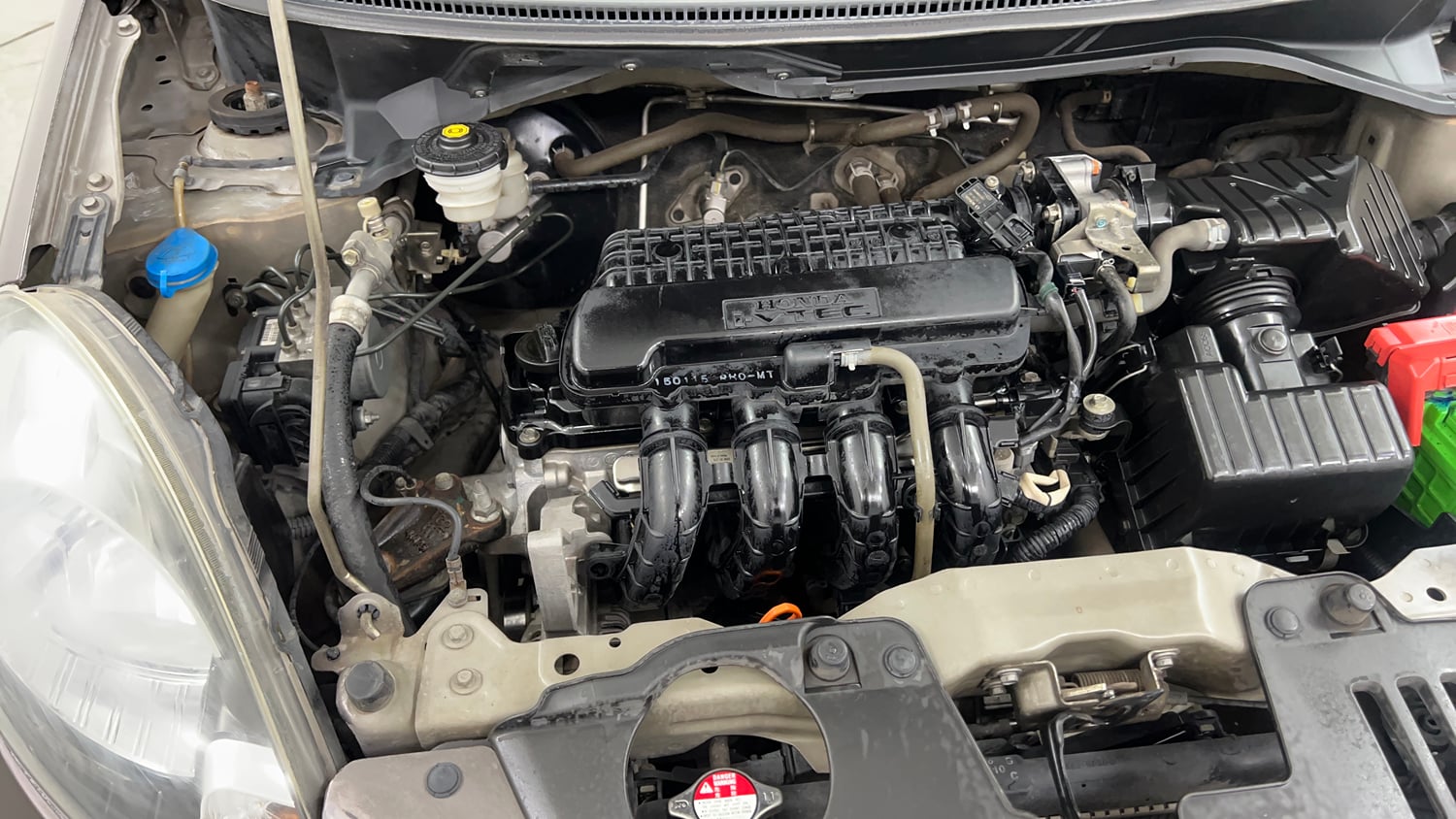 Used 2015 Honda Amaze 1.2 VX i-VTEC Petrol Manual engine ENGINE RIGHT SIDE VIEW