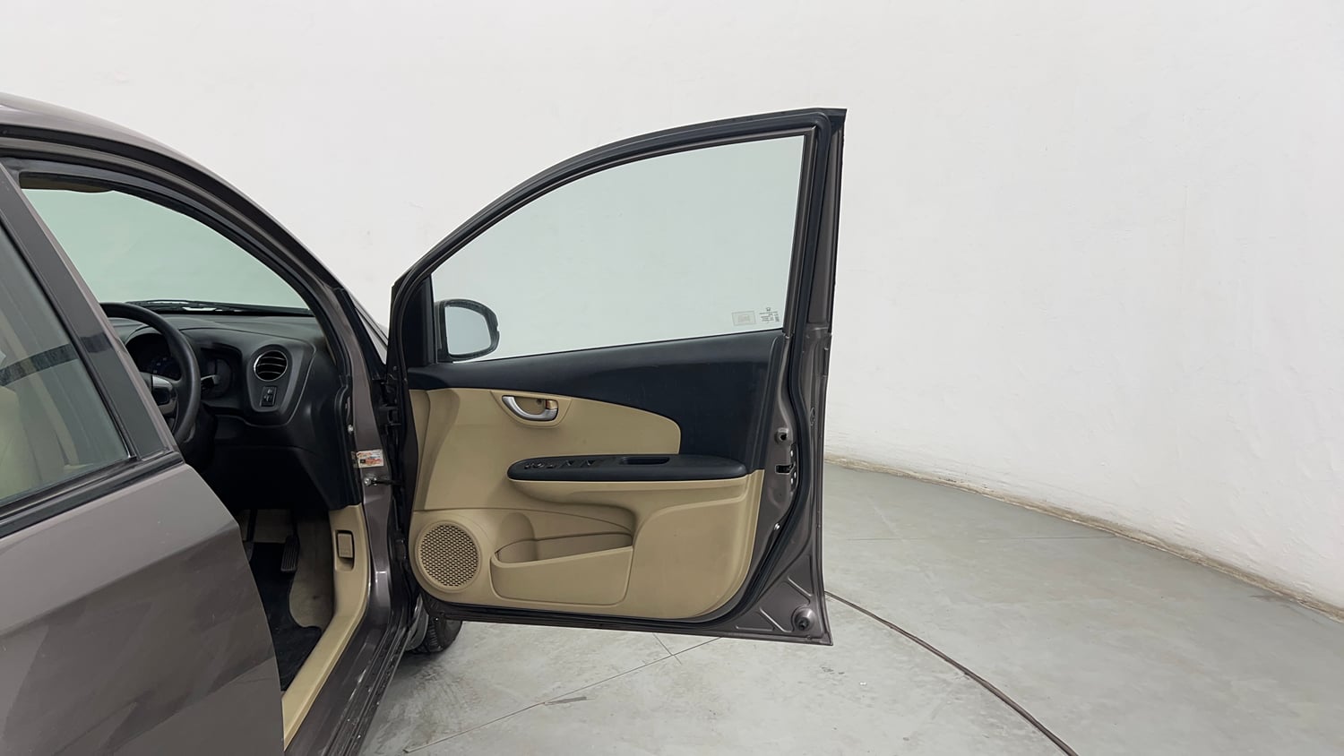 Used 2015 Honda Amaze 1.2 VX i-VTEC Petrol Manual interior RIGHT FRONT DOOR OPEN VIEW