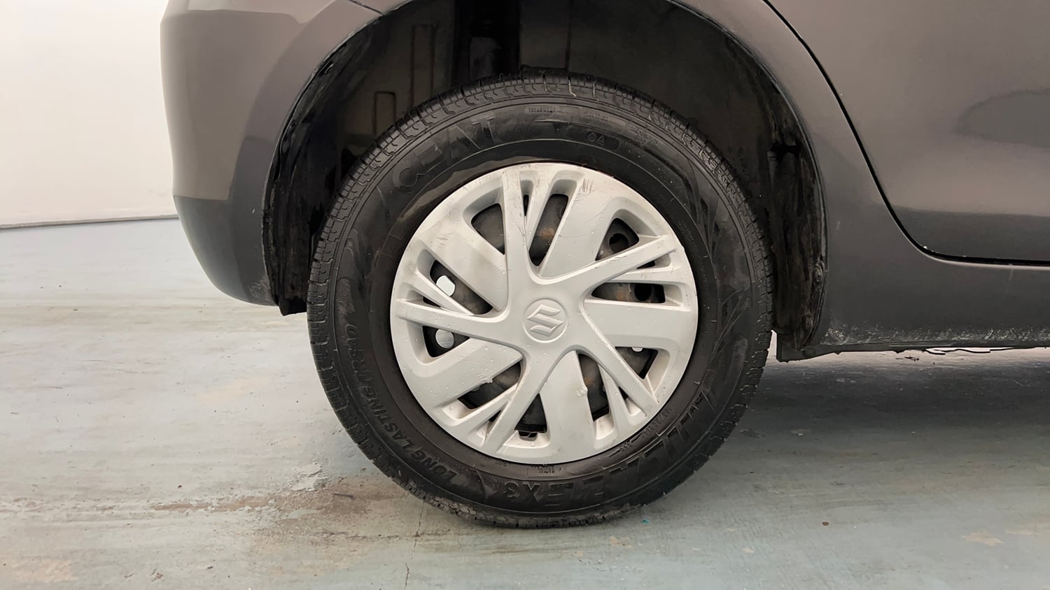 Used 2017 Maruti Suzuki Swift VXi Petrol Manual tyres RIGHT REAR TYRE RIM VIEW