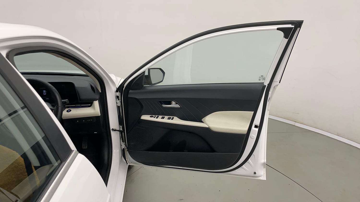 Used 2024 Hyundai Verna SX 1.5 Petrol MT Petrol Manual interior RIGHT FRONT DOOR OPEN VIEW