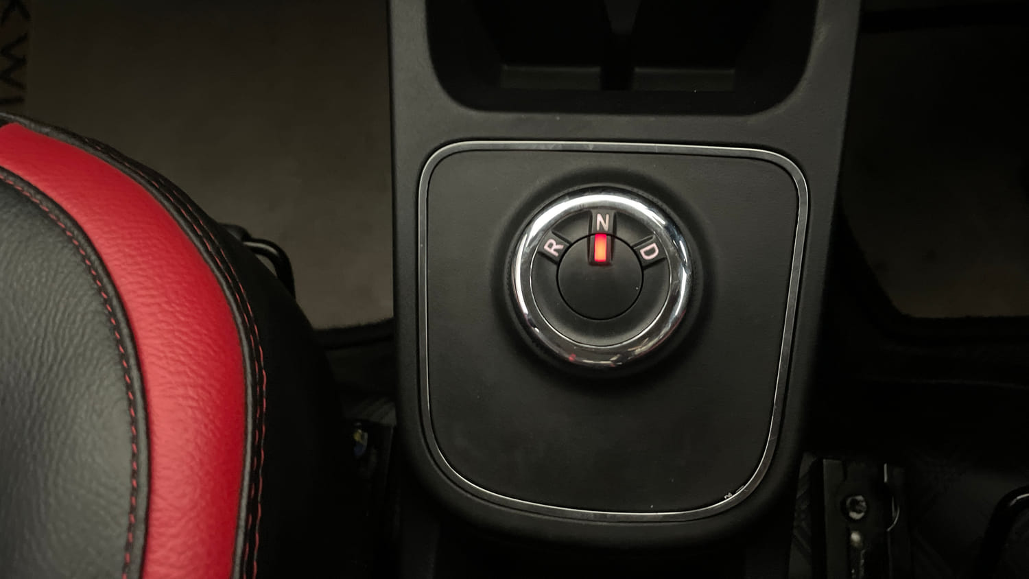 Used 2025 Renault Kwid RXT 1.0L AMT Petrol Automatic interior GEAR  KNOB VIEW
