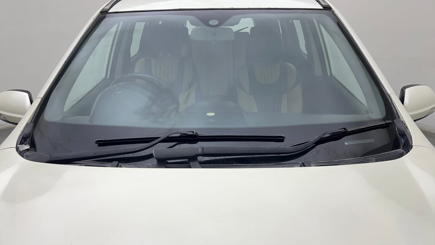 Used 2019 Mahindra XUV500 W9 Diesel Manual exterior FRONT WINDSHIELD VIEW