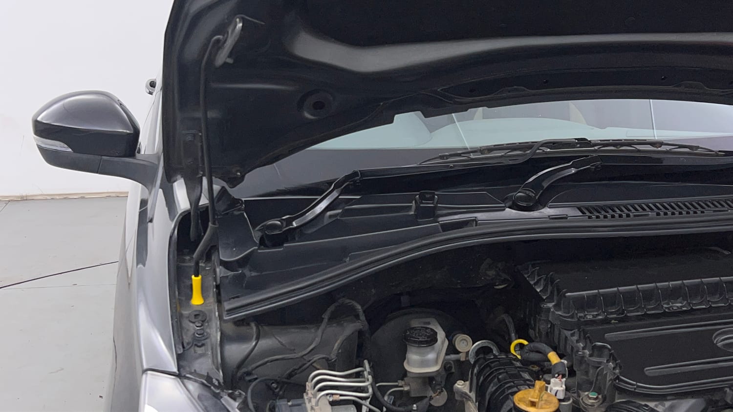 Used 2020 Tata Tigor XZ Plus Petrol Manual engine ENGINE RIGHT SIDE HINGE & APRON VIEW