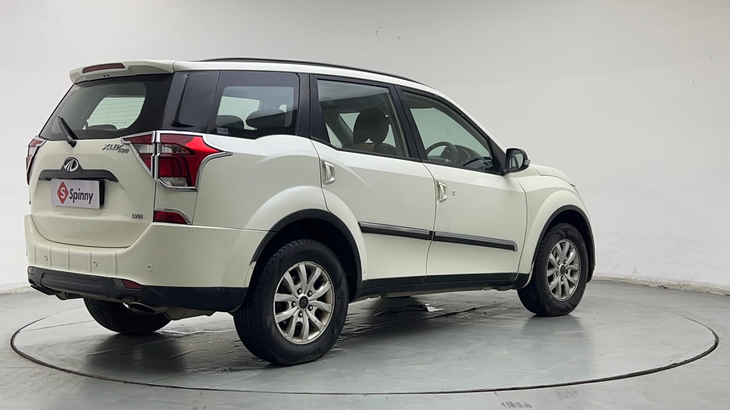 Used 2019 Mahindra XUV500 W9 Diesel Manual exterior RIGHT REAR CORNER VIEW
