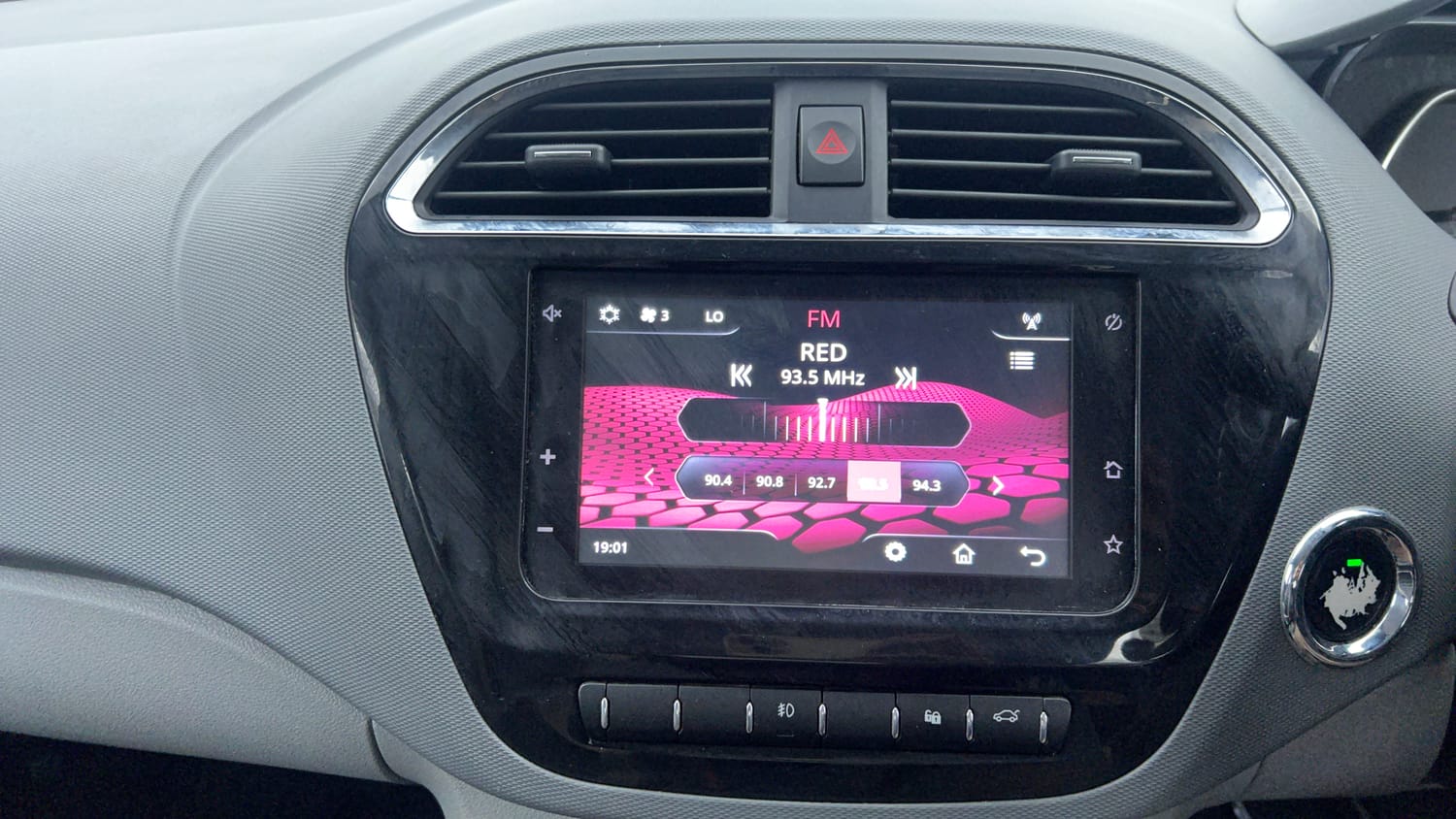 Used 2020 Tata Tigor XZ Plus Petrol Manual top_features Touch screen infotainment system
