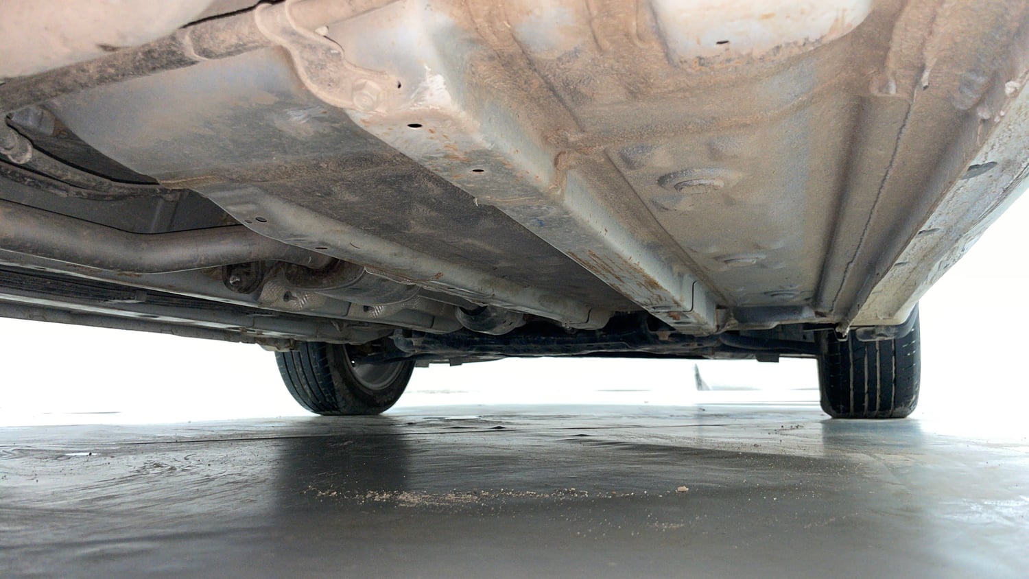 Used 2024 Hyundai Verna SX 1.5 Petrol MT Petrol Manual extra REAR RIGHT UNDERBODY VIEW