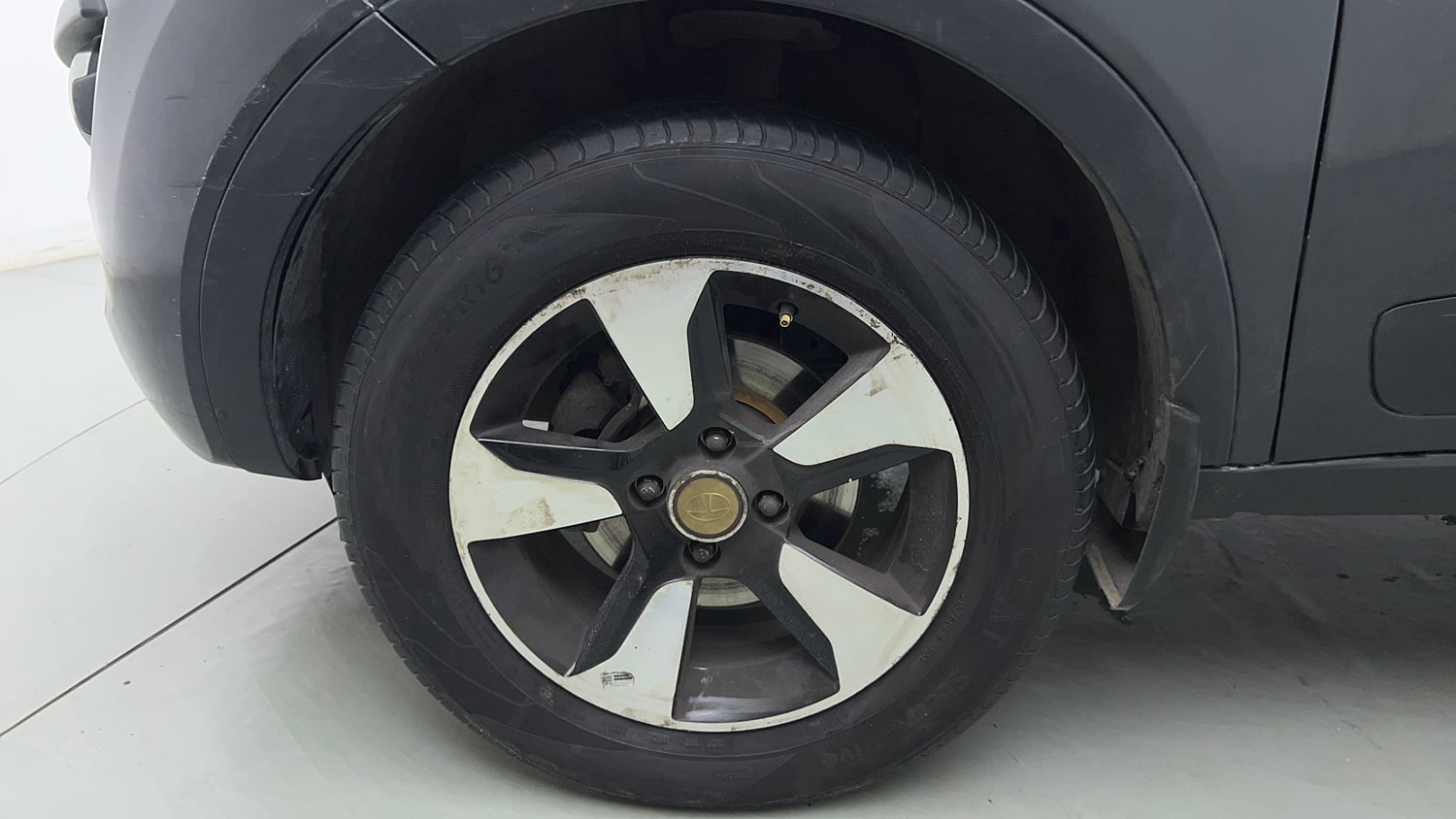 Used 2017 Tata Nexon XZ Plus Petrol Manual tyres LEFT FRONT TYRE RIM VIEW