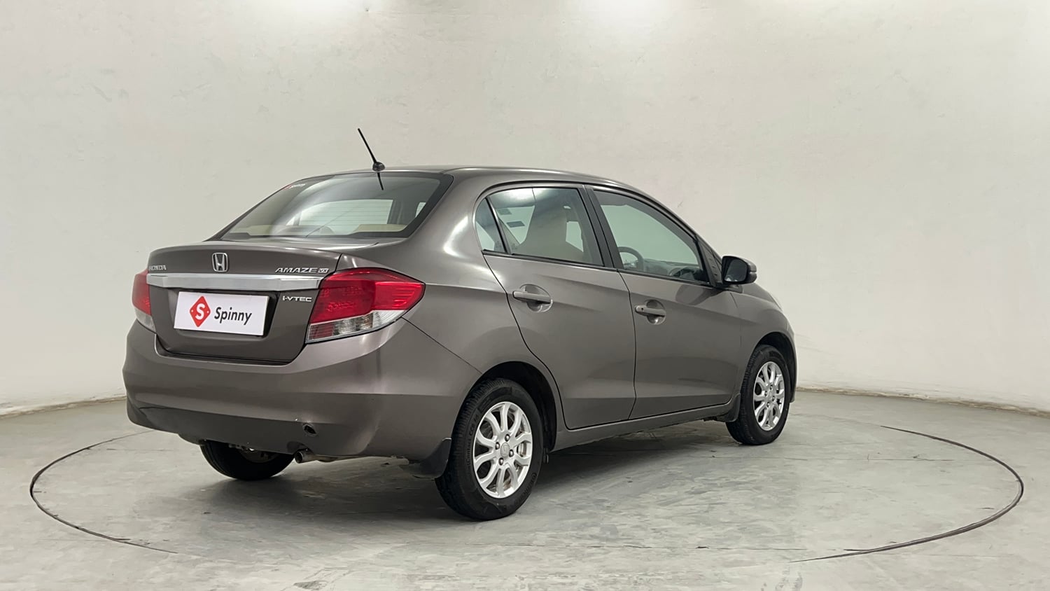 Used 2015 Honda Amaze 1.2 VX i-VTEC Petrol Manual exterior RIGHT REAR CORNER VIEW