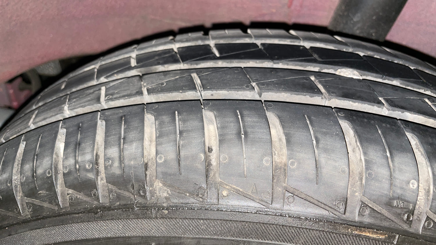 Used 2025 Renault Kwid RXT 1.0L AMT Petrol Automatic tyres LEFT REAR TYRE TREAD VIEW
