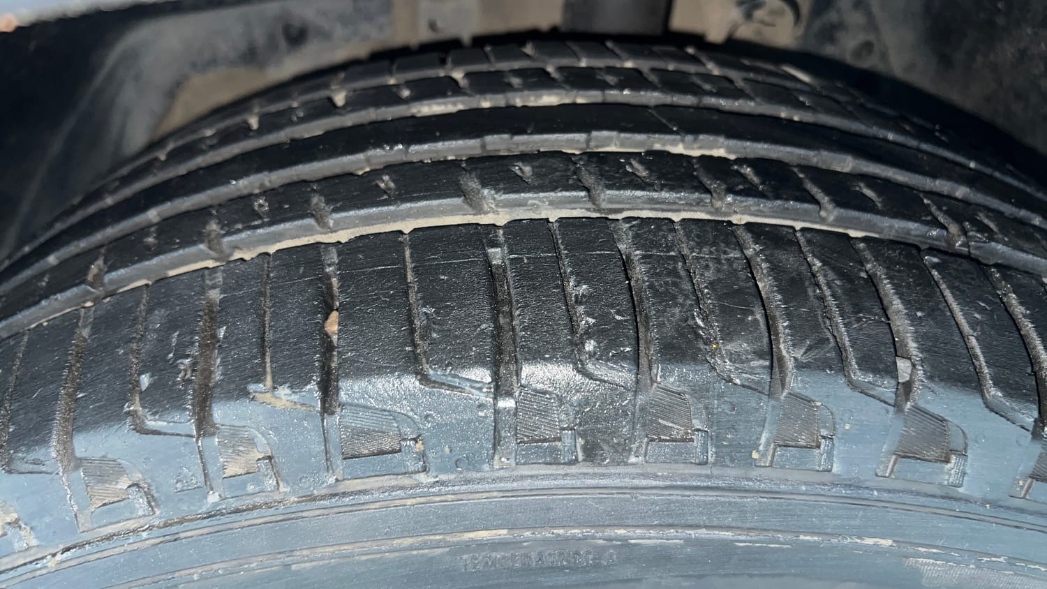 Used 2019 Mahindra XUV500 W9 Diesel Manual tyres LEFT FRONT TYRE TREAD VIEW