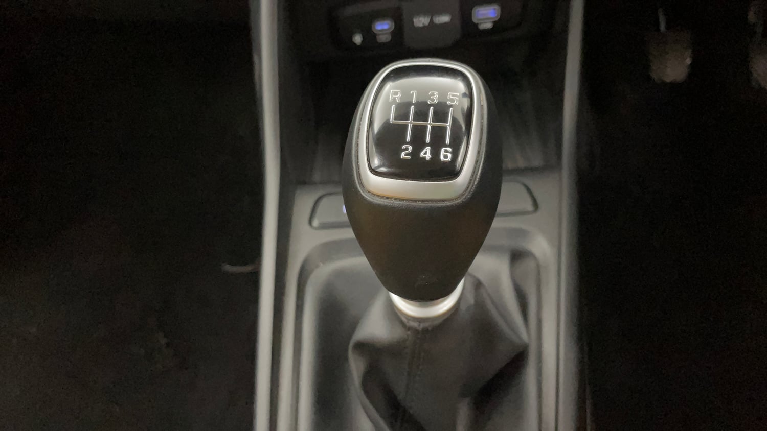 Used 2024 Hyundai Verna SX 1.5 Petrol MT Petrol Manual interior GEAR  KNOB VIEW