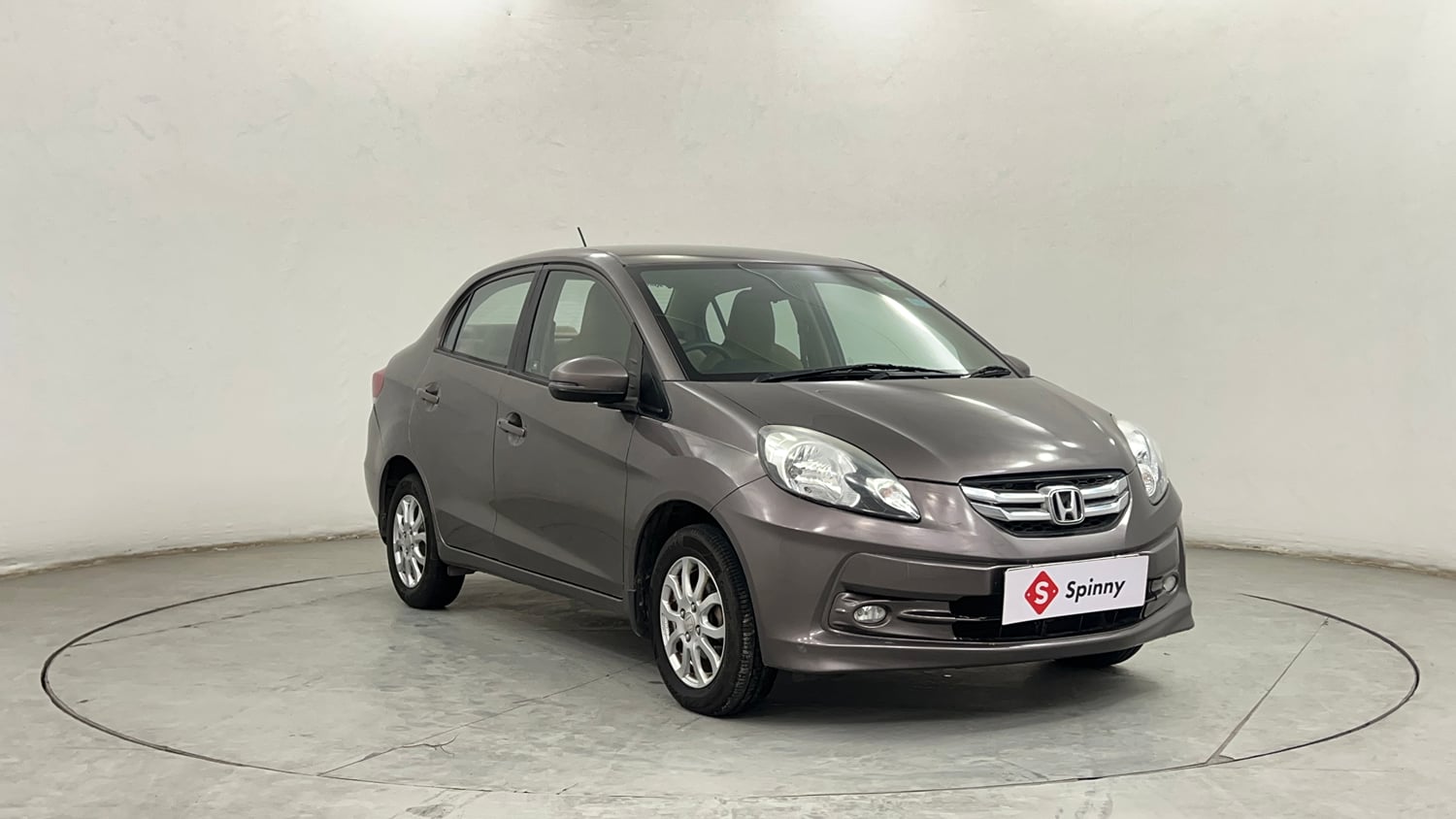 Used 2015 Honda Amaze 1.2 VX i-VTEC Petrol Manual exterior RIGHT FRONT CORNER VIEW