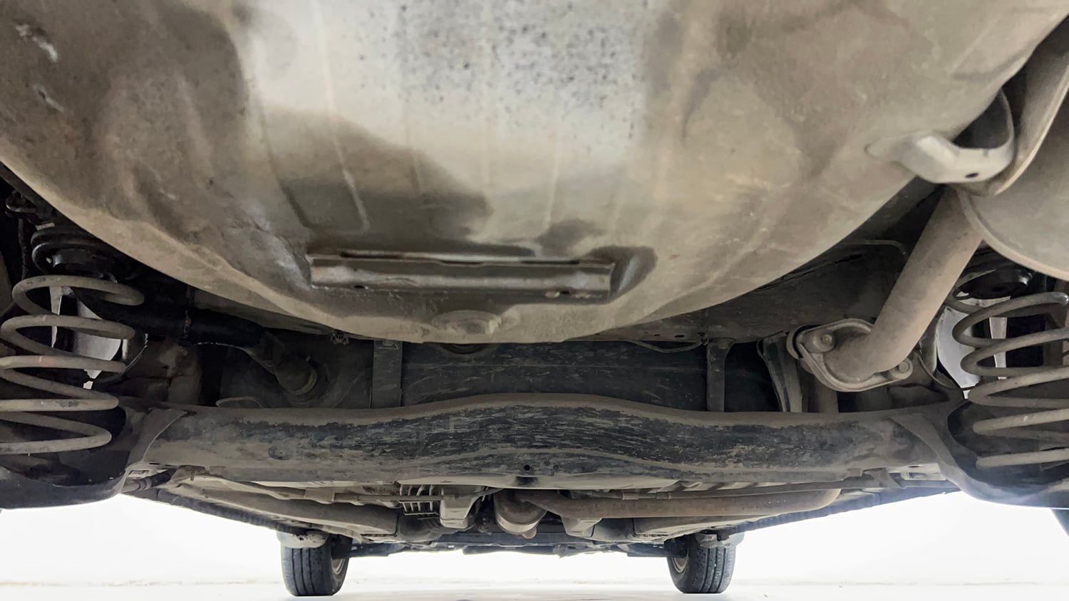 Used 2015 Honda Amaze 1.2 VX i-VTEC Petrol Manual extra REAR UNDERBODY VIEW (TAKEN FROM REAR)