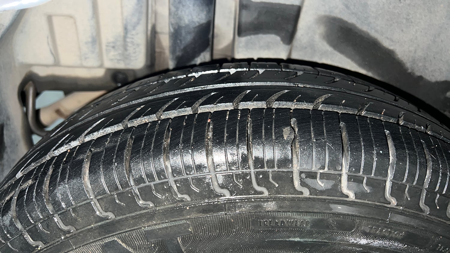 Used 2017 Maruti Suzuki Swift VXi Petrol Manual tyres RIGHT REAR TYRE TREAD VIEW