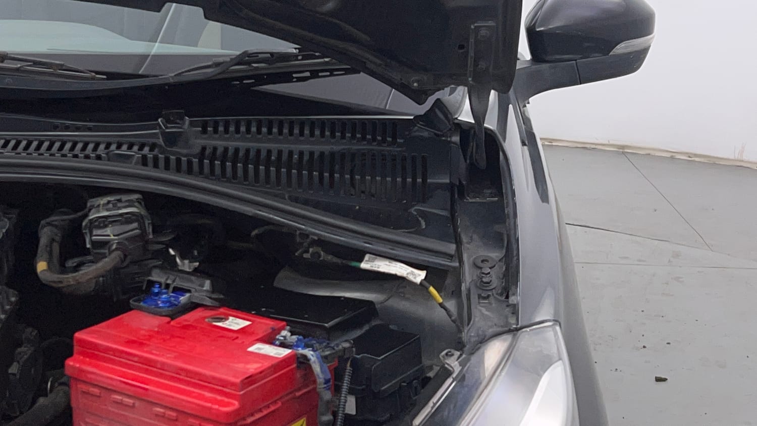 Used 2020 Tata Tigor XZ Plus Petrol Manual engine ENGINE LEFT SIDE HINGE & APRON VIEW
