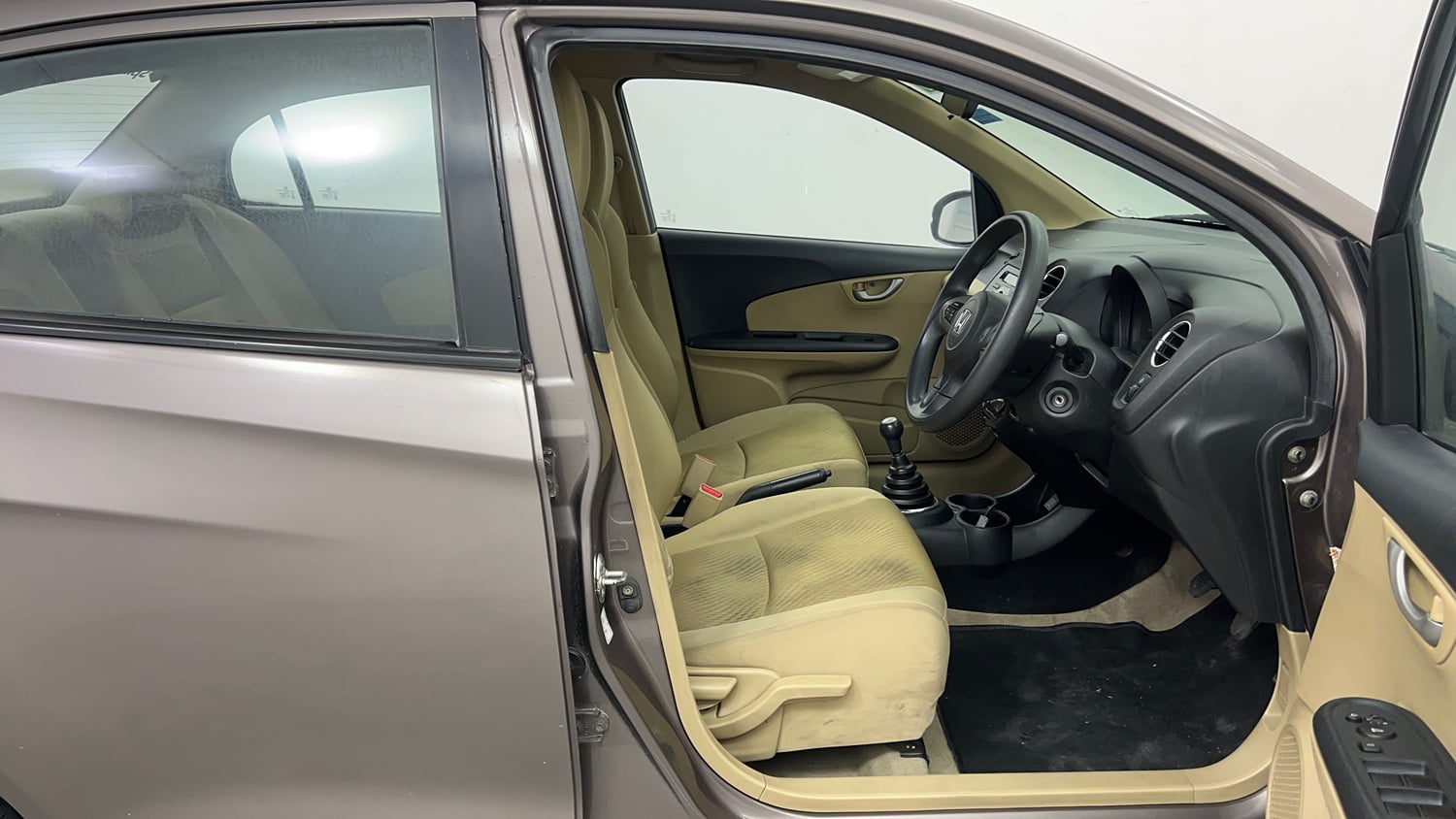 Used 2015 Honda Amaze 1.2 VX i-VTEC Petrol Manual interior RIGHT SIDE FRONT DOOR CABIN VIEW