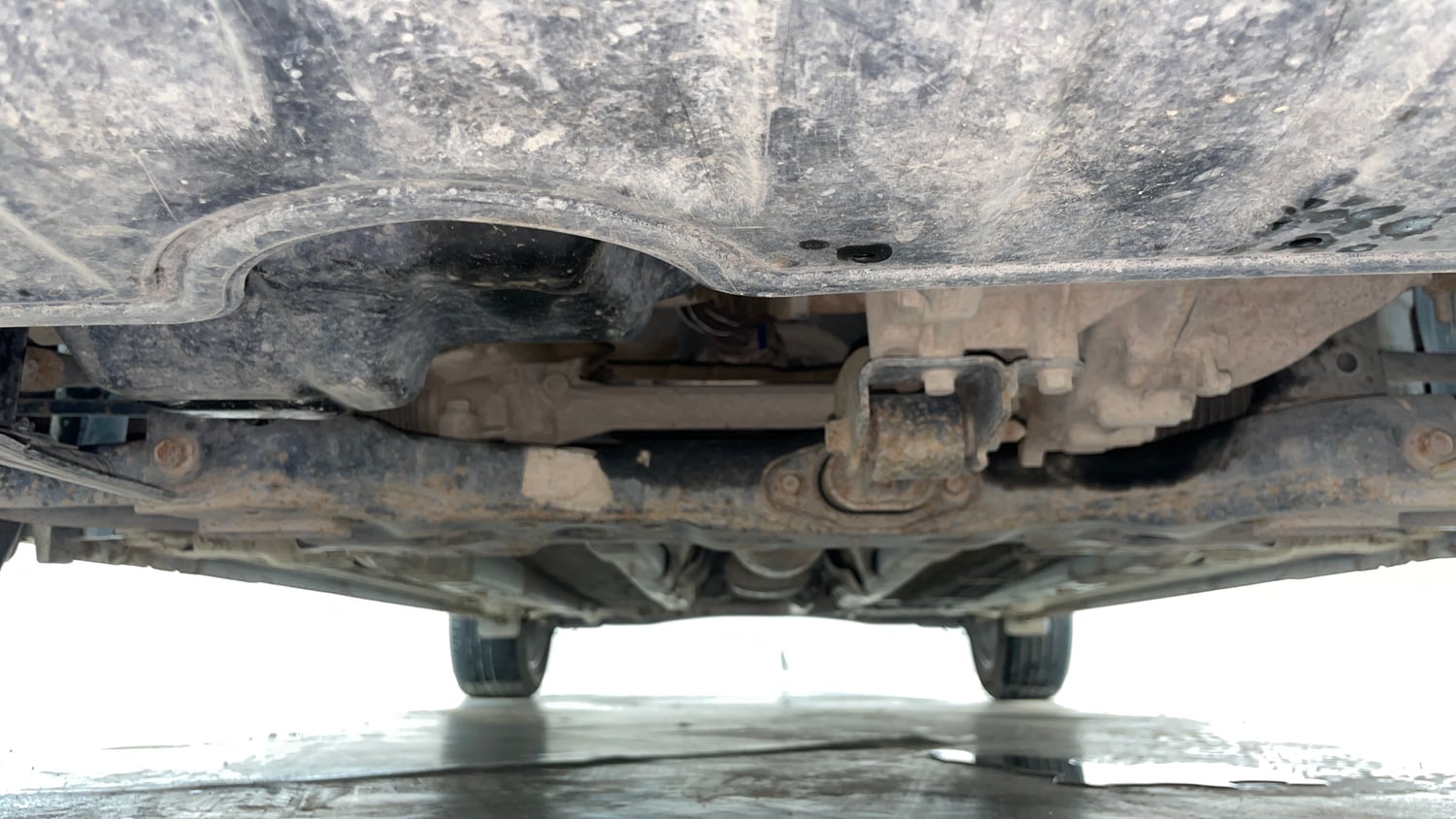 Used 2024 Hyundai Verna SX 1.5 Petrol MT Petrol Manual extra FRONT LEFT UNDERBODY VIEW