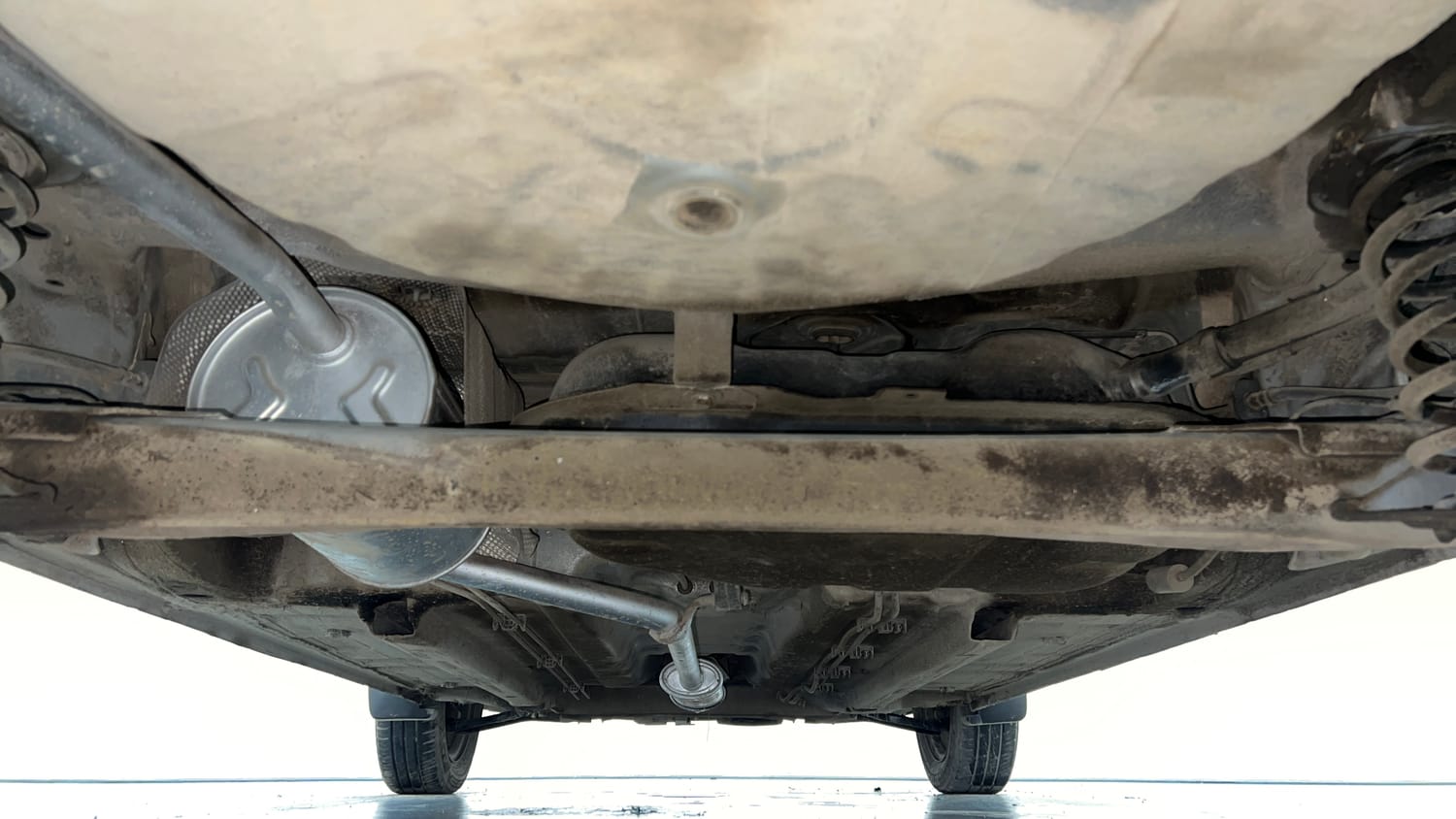 Used 2023 Renault Kwid CLIMBER AMT Petrol Automatic extra REAR UNDERBODY VIEW (TAKEN FROM REAR)