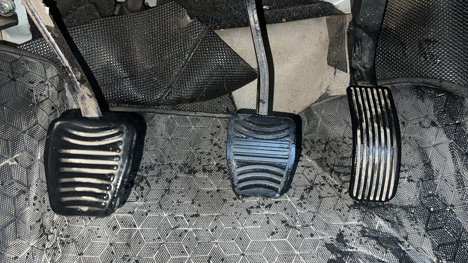 Used 2019 Mahindra XUV500 W9 Diesel Manual interior PEDALS VIEW