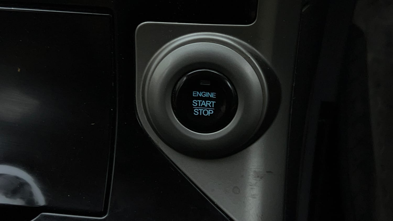 Used 2019 Mahindra XUV500 W9 Diesel Manual top_features Keyless start