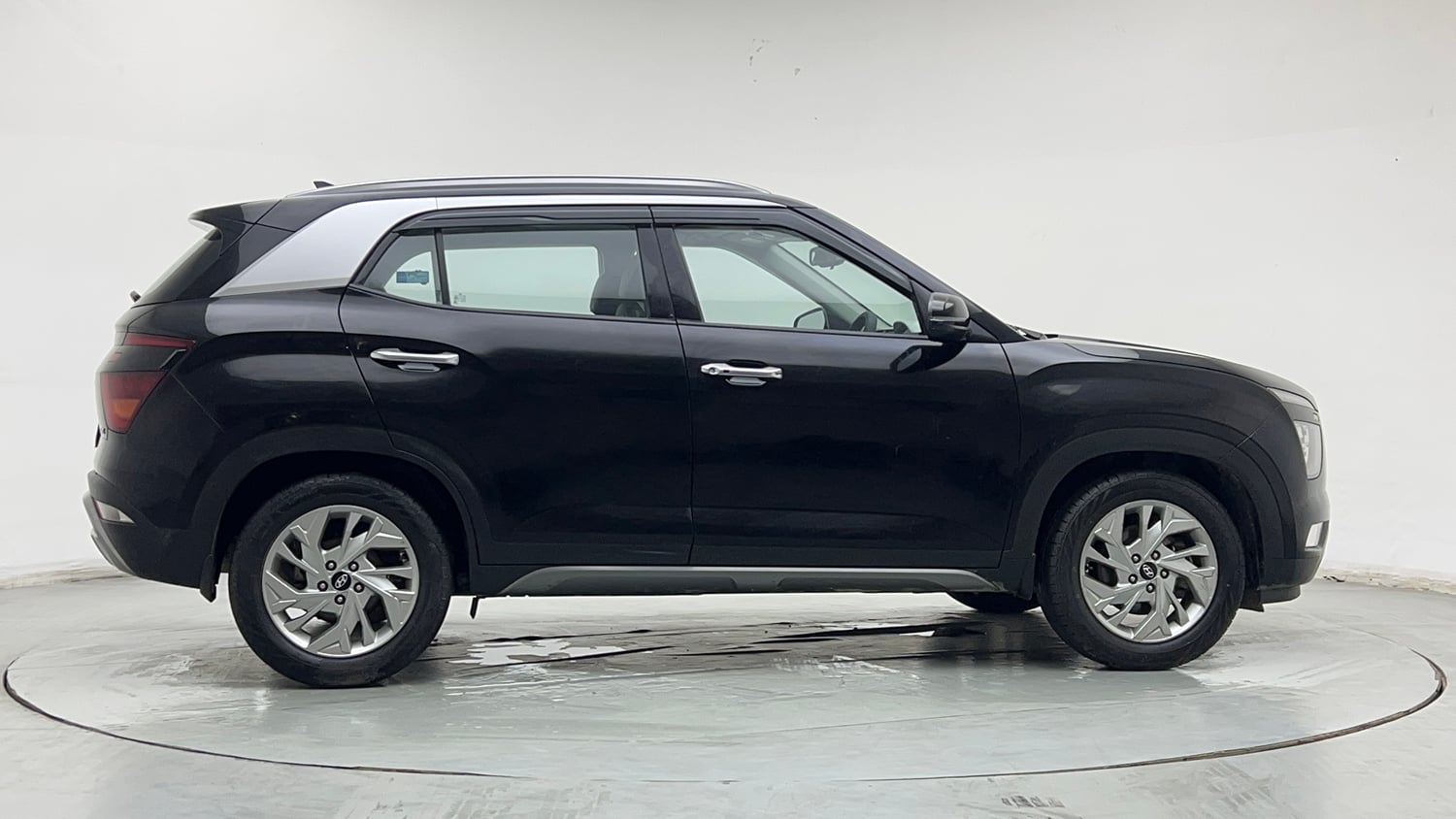 Used 2023 Hyundai Creta SX 1.5 Petrol Petrol Manual exterior RIGHT SIDE VIEW