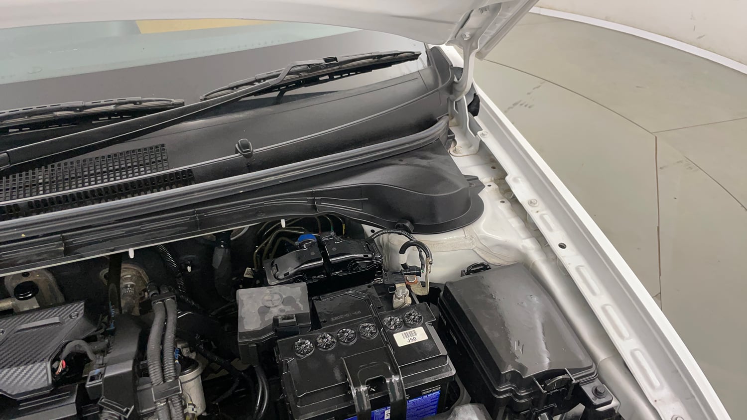 Used 2024 Hyundai Verna SX 1.5 Petrol MT Petrol Manual engine ENGINE LEFT SIDE HINGE & APRON VIEW