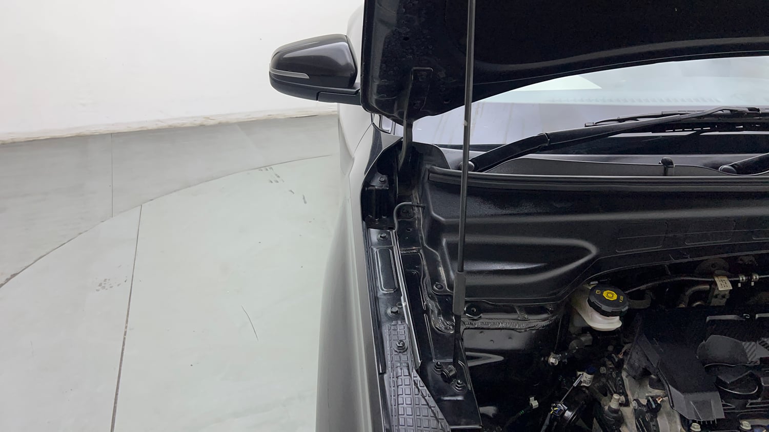 Used 2023 Hyundai Creta SX 1.5 Petrol Petrol Manual engine ENGINE RIGHT SIDE HINGE & APRON VIEW