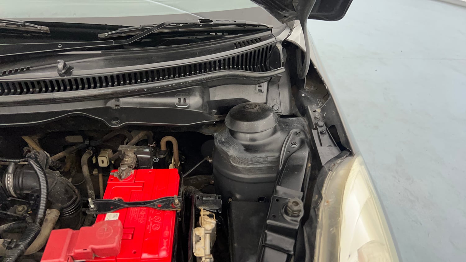 Used 2017 Maruti Suzuki Swift VXi Petrol Manual engine ENGINE LEFT SIDE HINGE & APRON VIEW