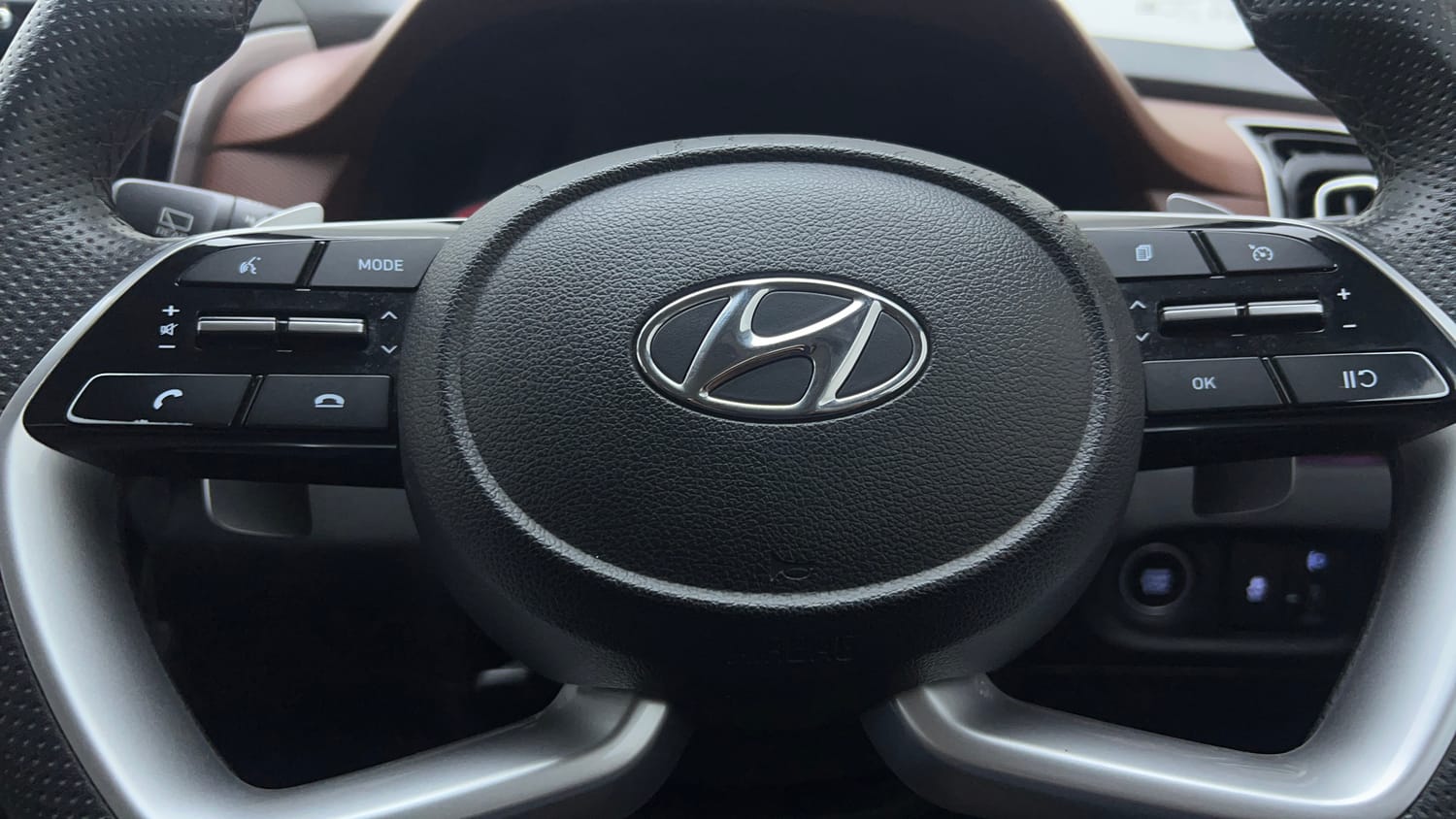 Used 2022 Hyundai Alcazar Prestige (O) 7 STR 1.5 Diesel AT Diesel Automatic top_features Airbags