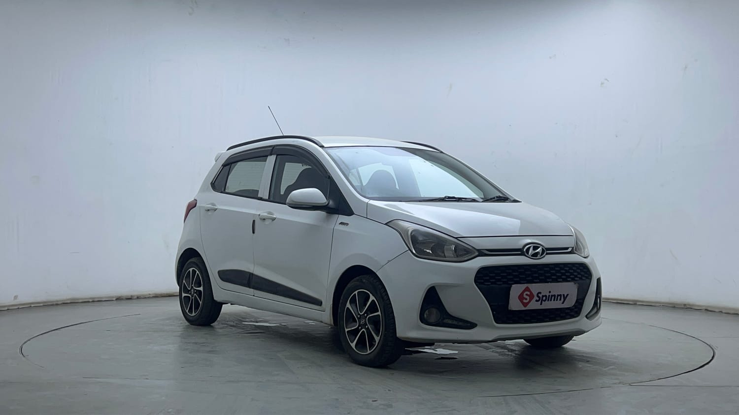 Used 2019 Hyundai Grand i10 Sportz AT 1.2 Kappa VTVT Petrol Automatic exterior RIGHT FRONT CORNER VIEW