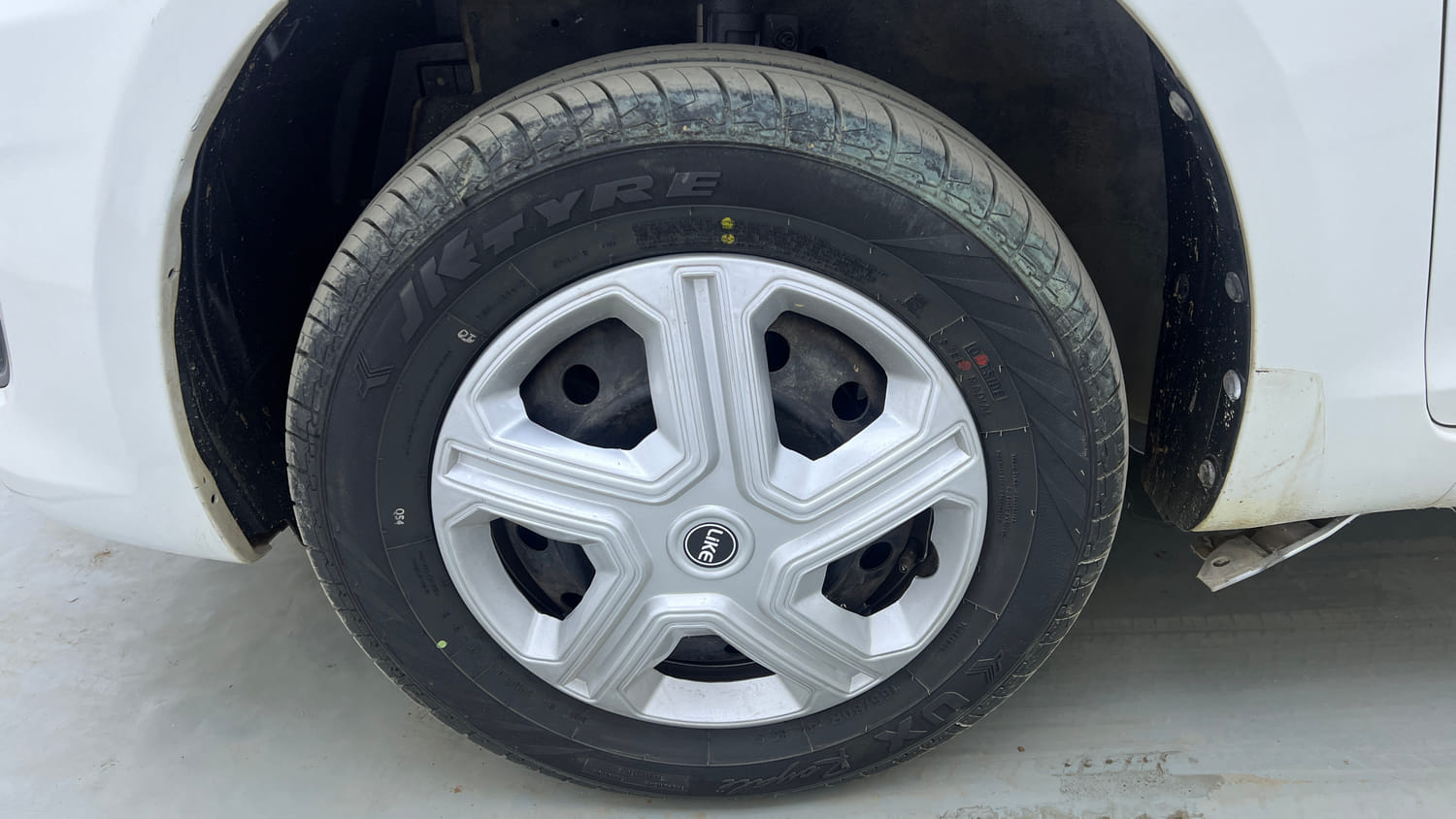 Used 2012 Maruti Suzuki Swift Dzire VXI Petrol Manual tyres LEFT FRONT TYRE RIM VIEW