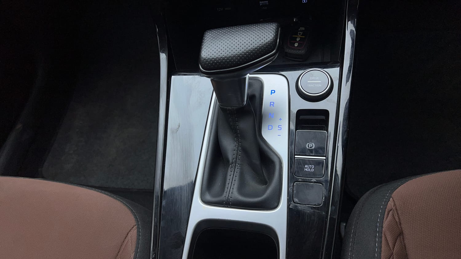 Used 2022 Hyundai Alcazar Prestige (O) 7 STR 1.5 Diesel AT Diesel Automatic interior GEAR  KNOB VIEW
