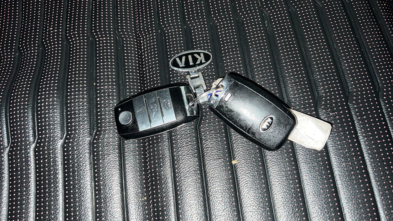 Used 2021 Kia Sonet GTX Plus 1.5 AT Diesel Automatic extra CAR KEY VIEW